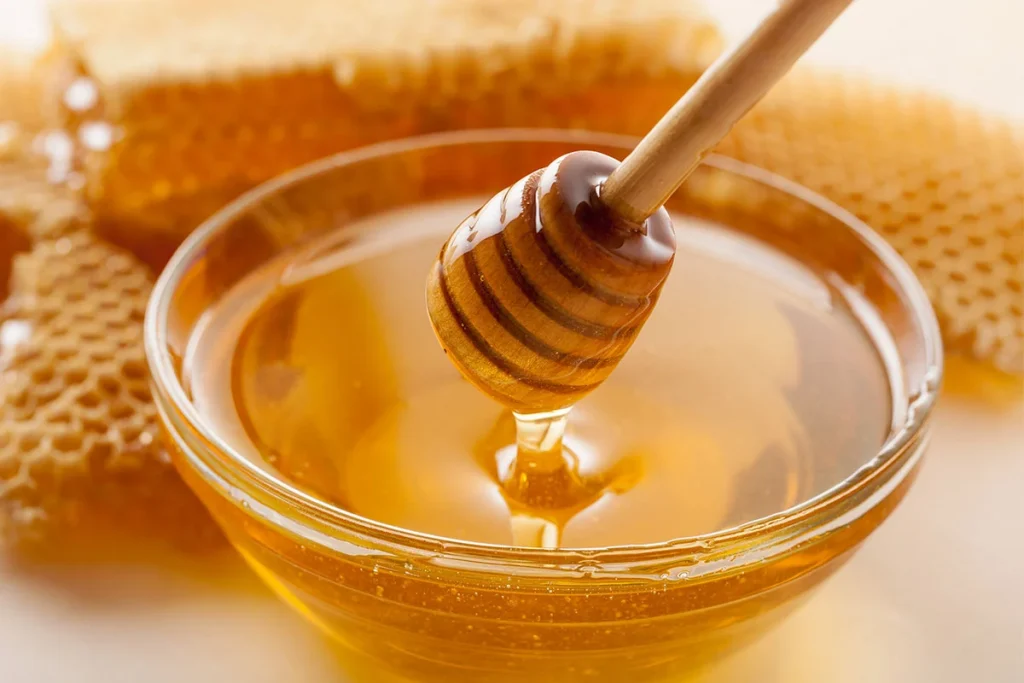 فوائد عسل الصنوبر